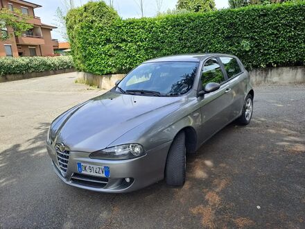Альфа Ромео 147 2007 в Европе на Automoto.ua Альфа Ромео 147, объемом двигателя 1.6 л и пробегом 134 тыс. км за 2975 $, фото 1 на Automoto.ua