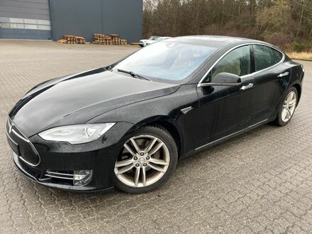 Тесла Модель С 2015 в Европе на Automoto.ua Черный Тесла Модель С, объемом двигателя 0 л и пробегом 242 тыс. км за 15800 $, фото 1 на Automoto.ua
