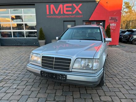 Мерседес E 220 1993 у Європі на Automoto.ua Срібний Мерседес E 220, об'ємом двигуна 2.2 л та пробігом 165 тис. км за 18140 $, фото 1 на Automoto.ua