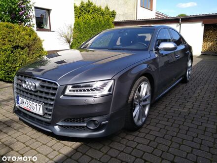 Ауди С8 2016 в Европе на Automoto.ua Серый Ауди С8, объемом двигателя 3.99 л и пробегом 197 тыс. км за 42616 $, фото 1 на Automoto.ua