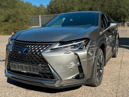 Лексус UX 2022 у Європі на Automoto.ua Срібний Лексус UX, об'ємом двигуна 1.99 л та пробігом 58 тис. км за 16520 $, фото 1 на Automoto.ua