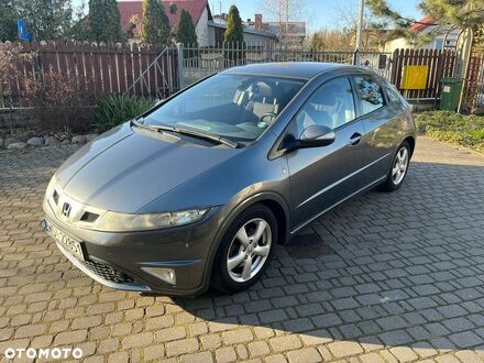 Хонда Сівік 2009 у Європі на Automoto.ua Сірий Хонда Сівік, об'ємом двигуна 1 л та пробігом 194 тис. км за 18500 $, фото 1 на Automoto.ua