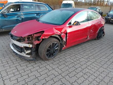 Тесла Модель 3 2020 в Европе на Automoto.ua Красный Тесла Модель 3, объемом двигателя 0 л и пробегом 76 тыс. км за 9704 $, фото 1 на Automoto.ua