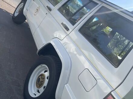 Джип Grand Cherokee 1990 у Європі на Automoto.ua Джип Grand Cherokee, об'ємом двигуна 0 л та пробігом 275 тис. км за 32610 $, фото 1 на Automoto.ua