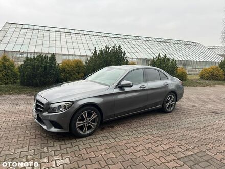 Мерседес Ц-Класс 2019 в Европе на Automoto.ua Серый Мерседес Ц-Класс, объемом двигателя 1 л и пробегом 133 тыс. км за 97000 $, фото 1 на Automoto.ua