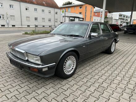 Сірий Ягуар XJ 40, об'ємом двигуна 3.98 л та пробігом 205 тис. км за 5286 $, фото 1 на Automoto.ua