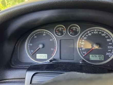 Фольксваген Пассат 2002 в Европе на Automoto.ua Фольксваген Пассат, объемом двигателя 1.9 л и пробегом 326 тыс. км за 2525 $, фото 1 на Automoto.ua