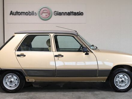 Рено 5 1982 в Европе на Automoto.ua Золотой Рено 5, объемом двигателя 1.29 л и пробегом 48 тыс. км за 14773 $, фото 1 на Automoto.ua