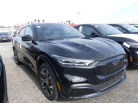 Форд Mustang Mach-E 2023 у Європі на Automoto.ua Чорний Форд Mustang Mach-E, об'ємом двигуна 0 л та пробігом 5 тис. км за 63789 $, фото 1 на Automoto.ua