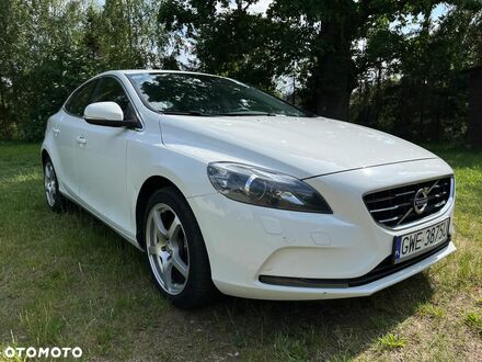 Вольво V40 2015 у Європі на Automoto.ua Вольво V40, об'ємом двигуна 1.97 л та пробігом 248 тис. км за 36999 $, фото 1 на Automoto.ua