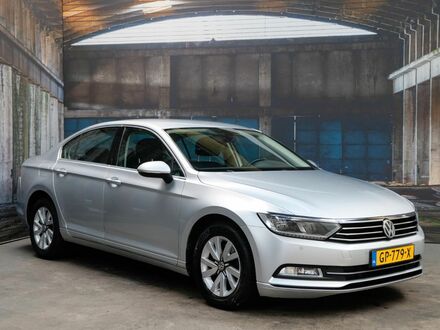 Фольксваген Пассат 2015 у Європі на Automoto.ua Срібний Фольксваген Пассат, об'ємом двигуна 1.6 л та пробігом 185 тис. км за 11153 $, фото 1 на Automoto.ua