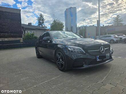 Мерседес Ц-Клас 2019 у Європі на Automoto.ua Чорний Мерседес Ц-Клас, об'ємом двигуна 1 л та пробігом 190 тис. км за 19734 $, фото 1 на Automoto.ua