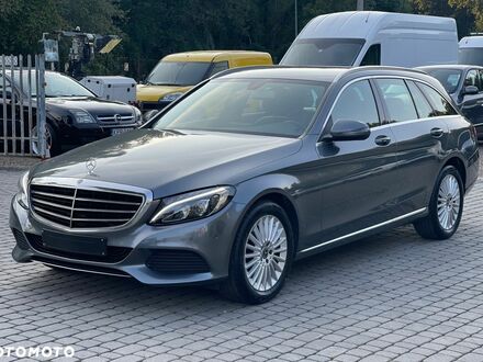 Мерседес Ц-Класс 2018 в Европе на Automoto.ua Мерседес Ц-Класс, объемом двигателя 2.14 л и пробегом 156 тыс. км за 20557 $, фото 1 на Automoto.ua