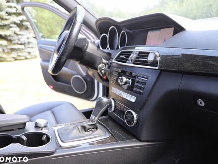 Мерседес Ц-Класс 2014 в Европе на Automoto.ua Белый Мерседес Ц-Класс, объемом двигателя 3.5 л и пробегом 206 тыс. км за 61000 $, фото 1 на Automoto.ua