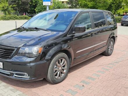 Крайслер Таун Кантри 2015 в Европе на Automoto.ua Черный Крайслер Таун Кантри, объемом двигателя 3.61 л и пробегом 120 тыс. км за 11865 $, фото 1 на Automoto.ua
