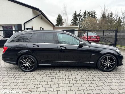 Мерседес Ц-Класс 2014 в Европе на Automoto.ua Черный Мерседес Ц-Класс, объемом двигателя 2.14 л и пробегом 197 тыс. км за 53500 $, фото 1 на Automoto.ua