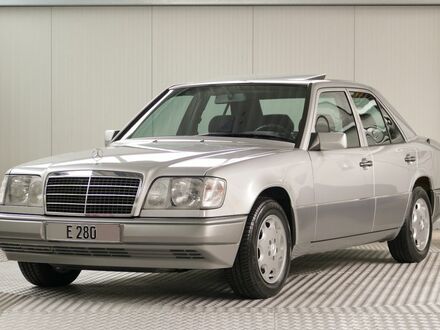 Мерседес Е 280 1994 в Европе на Automoto.ua Серебряный Мерседес Е 280, объемом двигателя 2.8 л и пробегом 51 тыс. км за 27170 $, фото 1 на Automoto.ua