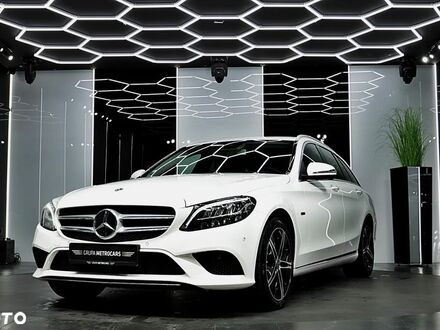 Мерседес Ц-Класс 2019 в Европе на Automoto.ua Белый Мерседес Ц-Класс, объемом двигателя 1 л и пробегом 166 тыс. км за 89901 $, фото 1 на Automoto.ua