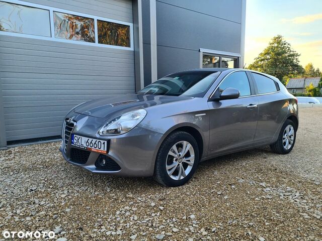 Альфа Ромео Giulietta 2011 у Європі на Automoto.ua Сірий Альфа Ромео Giulietta, об'ємом двигуна 1 л та пробігом 188 тис. км за 5448 $, фото 5 на Automoto.ua