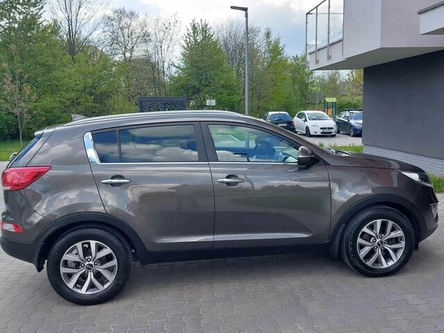 Киа Sportage, объемом двигателя 1.69 л и пробегом 255 тыс. км за 10367 $, фото 8 на Automoto.ua