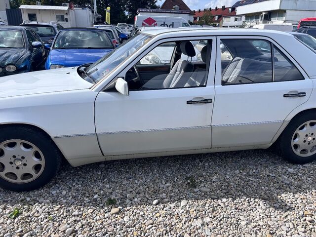 Мерседес 200 1991 в Европе на Automoto.ua Белый Мерседес 200, объемом двигателя 2 л и пробегом 200 тыс. км за 4141 $, фото 9 на Automoto.ua