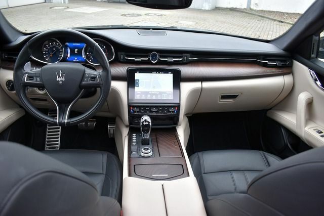 Чорний Мазераті Quattroporte, об'ємом двигуна 2.99 л та пробігом 26 тис. км за 75911 $, фото 6 на Automoto.ua