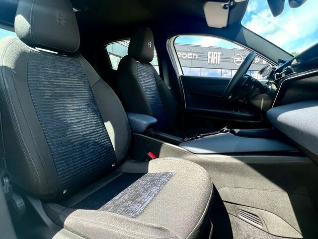 Альфа Ромео Джуниор 2025 в Европе на Automoto.ua Синий Альфа Ромео Джуниор, объемом двигателя 1 л и пробегом 2 тыс. км за 31453 $, фото 10 на Automoto.ua