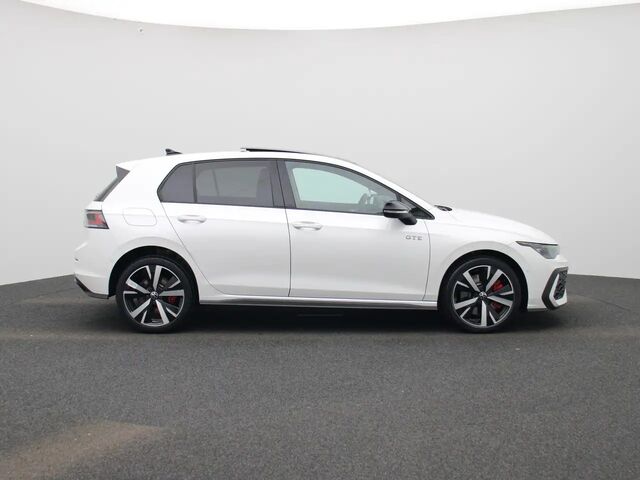 Фольксваген Golf GTE 2025 в Европе на Automoto.ua Белый Фольксваген Golf GTE, объемом двигателя 1.5 л и пробегом 26 тыс. км за 55800 $, фото 5 на Automoto.ua