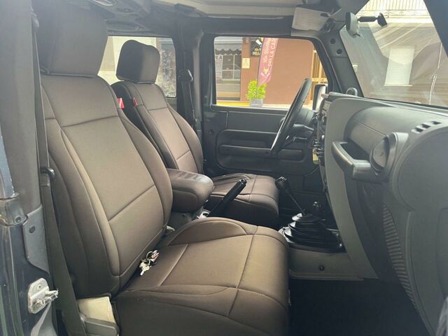 Джип Вранглер 2007 в Европе на Automoto.ua Синий Джип Вранглер, объемом двигателя 2.78 л и пробегом 290 тыс. км за 15500 $, фото 11 на Automoto.ua