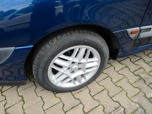 Рено Гранд Еспейс 2002 у Європі на Automoto.ua Синій Рено Гранд Еспейс, об'ємом двигуна 2 л та пробігом 330 тис. км за 2184 $, фото 1 на Automoto.ua