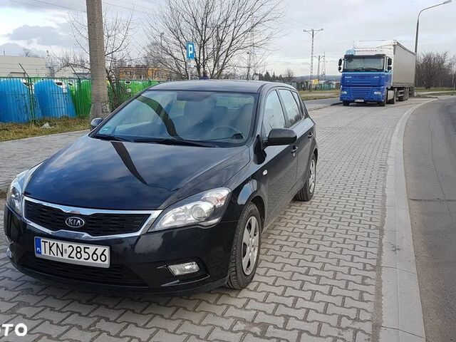 Киа Сид, объемом двигателя 1.4 л и пробегом 168 тыс. км за 3672 $, фото 1 на Automoto.ua