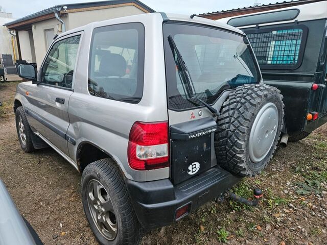 Міцубісі Паджеро 2001 у Європі на Automoto.ua Срібний Міцубісі Паджеро, об'ємом двигуна 1.83 л та пробігом 173 тис. км за 4558 $, фото 1 на Automoto.ua