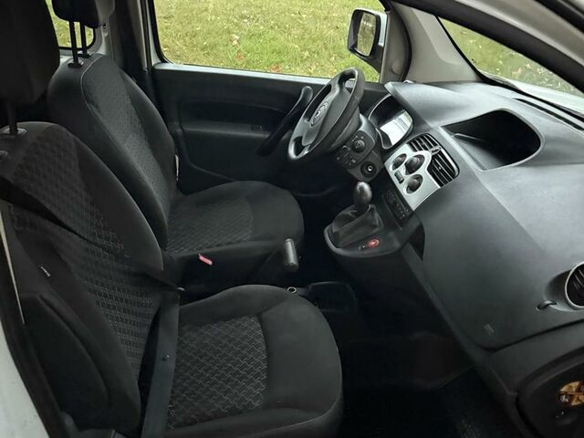 Рено Kangoo E-TECH 2012 в Европе на Automoto.ua Рено Kangoo E-TECH, объемом двигателя 0 л и пробегом 77 тыс. км за 2900 $, фото 7 на Automoto.ua