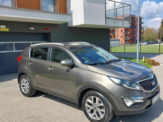 Киа Sportage, объемом двигателя 1.69 л и пробегом 255 тыс. км за 10367 $, фото 4 на Automoto.ua