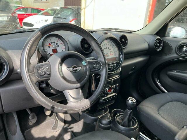 Белый Мини Cooper Countryman, объемом двигателя 1.6 л и пробегом 88 тыс. км за 13871 $, фото 7 на Automoto.ua