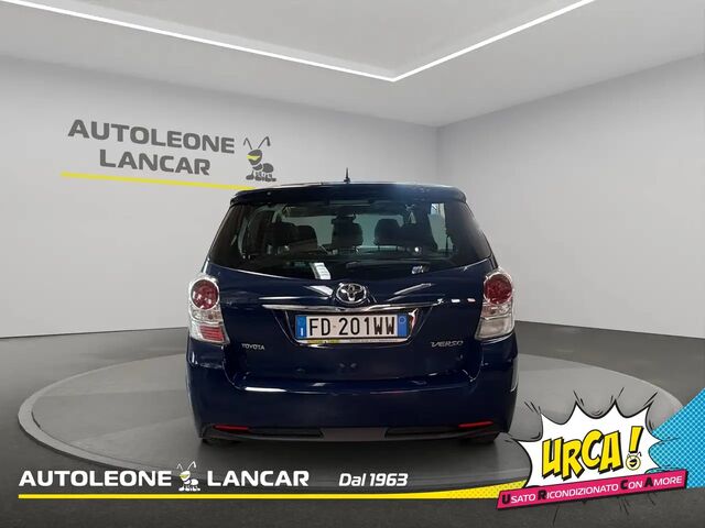Тойота Версо 2016 в Европе на Automoto.ua Синий Тойота Версо, объемом двигателя 1.6 л и пробегом 177 тыс. км за 11558 $, фото 5 на Automoto.ua