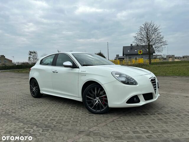 Альфа Ромео Giulietta, об'ємом двигуна 1.96 л та пробігом 267 тис. км за 7754 $, фото 8 на Automoto.ua