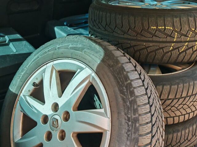 Рено Гранд Эспейс 2012 в Европе на Automoto.ua Серебряный Рено Гранд Эспейс, объемом двигателя 2 л и пробегом 257 тыс. км за 4590 $, фото 26 на Automoto.ua