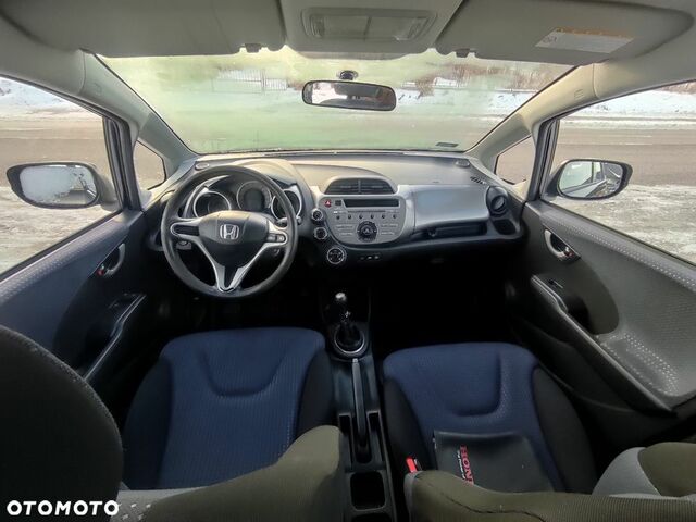 Хонда Джаз, объемом двигателя 1.25 л и пробегом 180 тыс. км за 3672 $, фото 5 на Automoto.ua