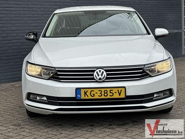 Фольксваген Пассат 2016 у Європі на Automoto.ua Білий Фольксваген Пассат, об'ємом двигуна 1.6 л та пробігом 236 тис. км за 10510 $, фото 4 на Automoto.ua