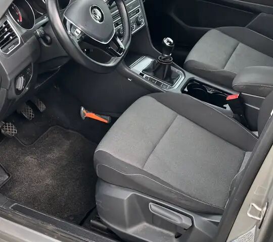 Фольксваген Гольф Спортсван 2017 у Європі на Automoto.ua Сірий Фольксваген Гольф Спортсван, об'ємом двигуна 1 л та пробігом 206 тис. км за 7986 $, фото 6 на Automoto.ua