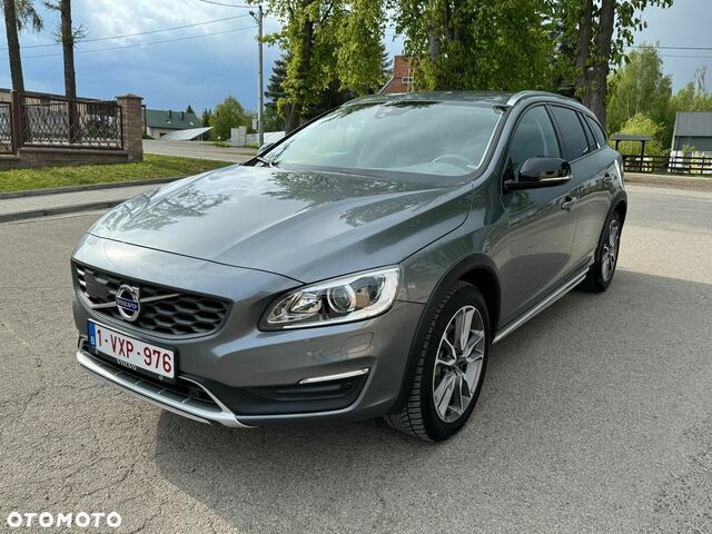 Вольво V60 Cross Country, объемом двигателя 1.97 л и пробегом 162 тыс. км за 12937 $, фото 1 на Automoto.ua