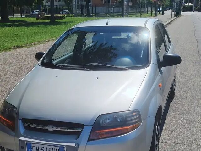 Шевроле Калос 2005 у Європі на Automoto.ua Срібний Шевроле Калос, об'ємом двигуна 1.15 л та пробігом 66 тис. км за 2910 $, фото 1 на Automoto.ua