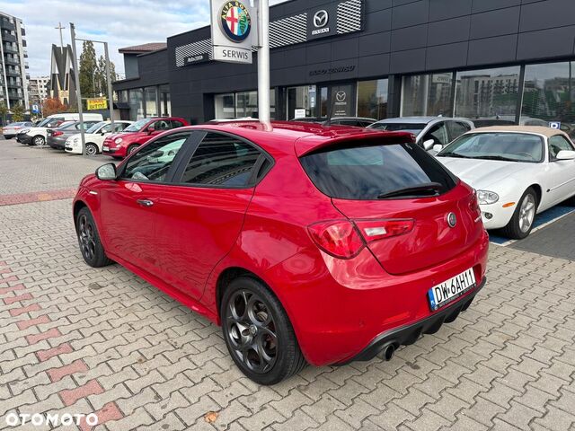 Альфа Ромео Giulietta 2018 у Європі на Automoto.ua Червоний Альфа Ромео Giulietta, об'ємом двигуна 1 л та пробігом 54 тис. км за 13536 $, фото 3 на Automoto.ua