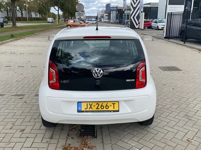 Фольксваген Ап 2016 у Європі на Automoto.ua Білий Фольксваген Ап, об'ємом двигуна 1 л та пробігом 113 тис. км за 7541 $, фото 2 на Automoto.ua