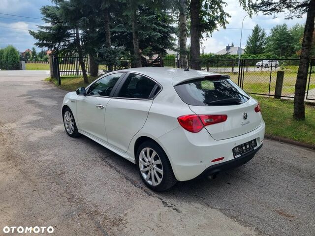 Альфа Ромео Giulietta 2012 у Європі на Automoto.ua Білий Альфа Ромео Giulietta, об'ємом двигуна 1 л та пробігом 197 тис. км за 6901 $, фото 2 на Automoto.ua