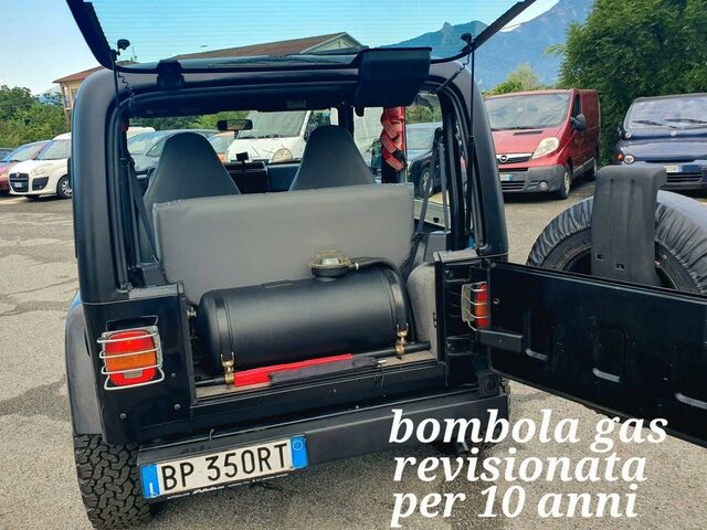 Джип Вранглер 1998 в Европе на Automoto.ua Черный Джип Вранглер, объемом двигателя 2.46 л и пробегом 156 тыс. км за 14900 $, фото 8 на Automoto.ua