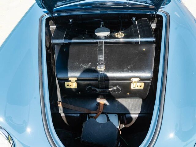 Синій Порше 356, об'ємом двигуна 1.6 л та пробігом 25 тис. км за 391730 $, фото 8 на Automoto.ua