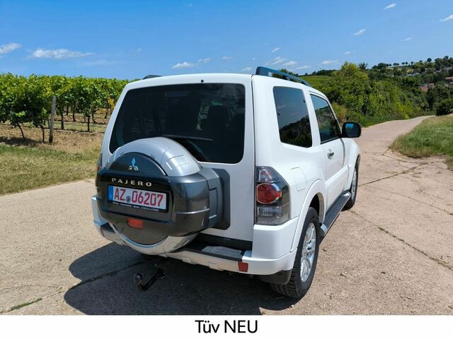 Міцубісі Паджеро 2016 у Європі на Automoto.ua Білий Міцубісі Паджеро, об'ємом двигуна 3.2 л та пробігом 51 тис. км за 41884 $, фото 6 на Automoto.ua