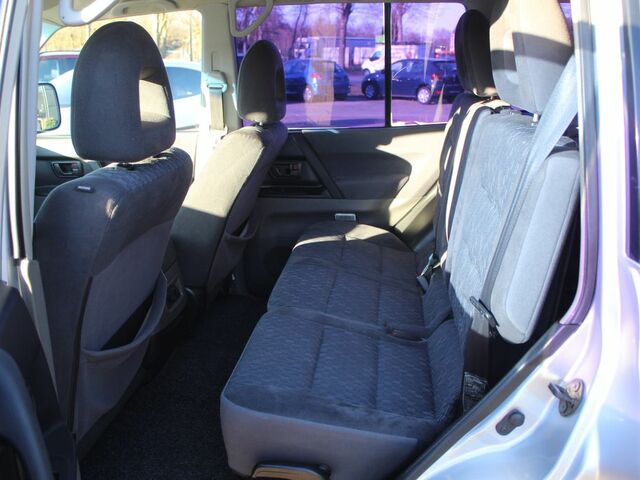 Міцубісі Паджеро 2006 у Європі на Automoto.ua Срібний Міцубісі Паджеро, об'ємом двигуна 3.2 л та пробігом 161 тис. км за 8152 $, фото 8 на Automoto.ua